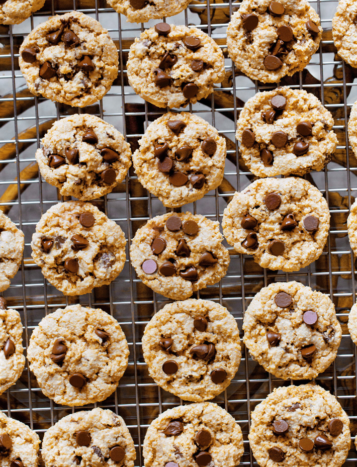 Healthy Flourless Chocolate Chip Cookies (Gluten Free Snack)